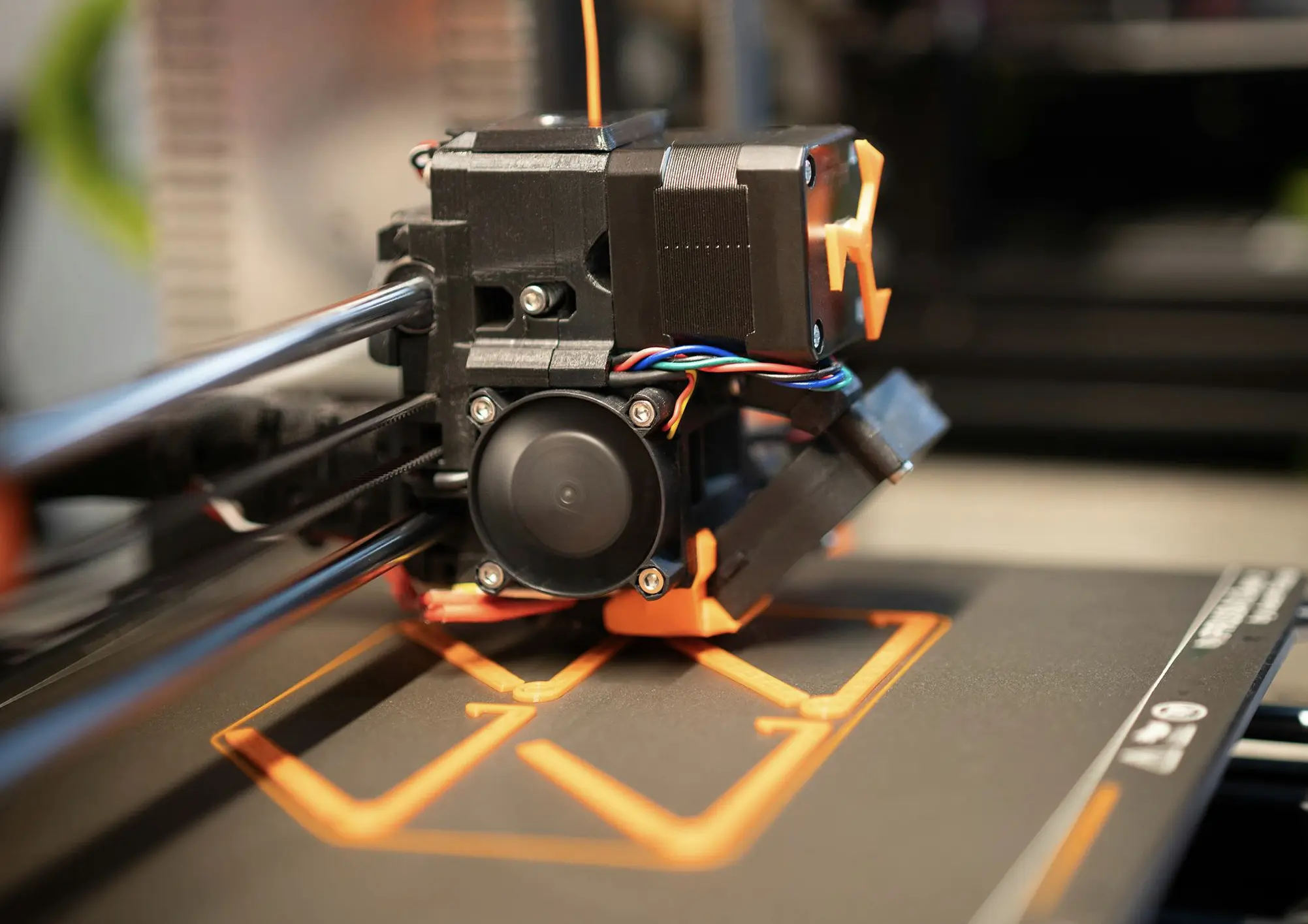 Vue de pièces imprimées en 3D, montrant la précision et la qualité de notre service