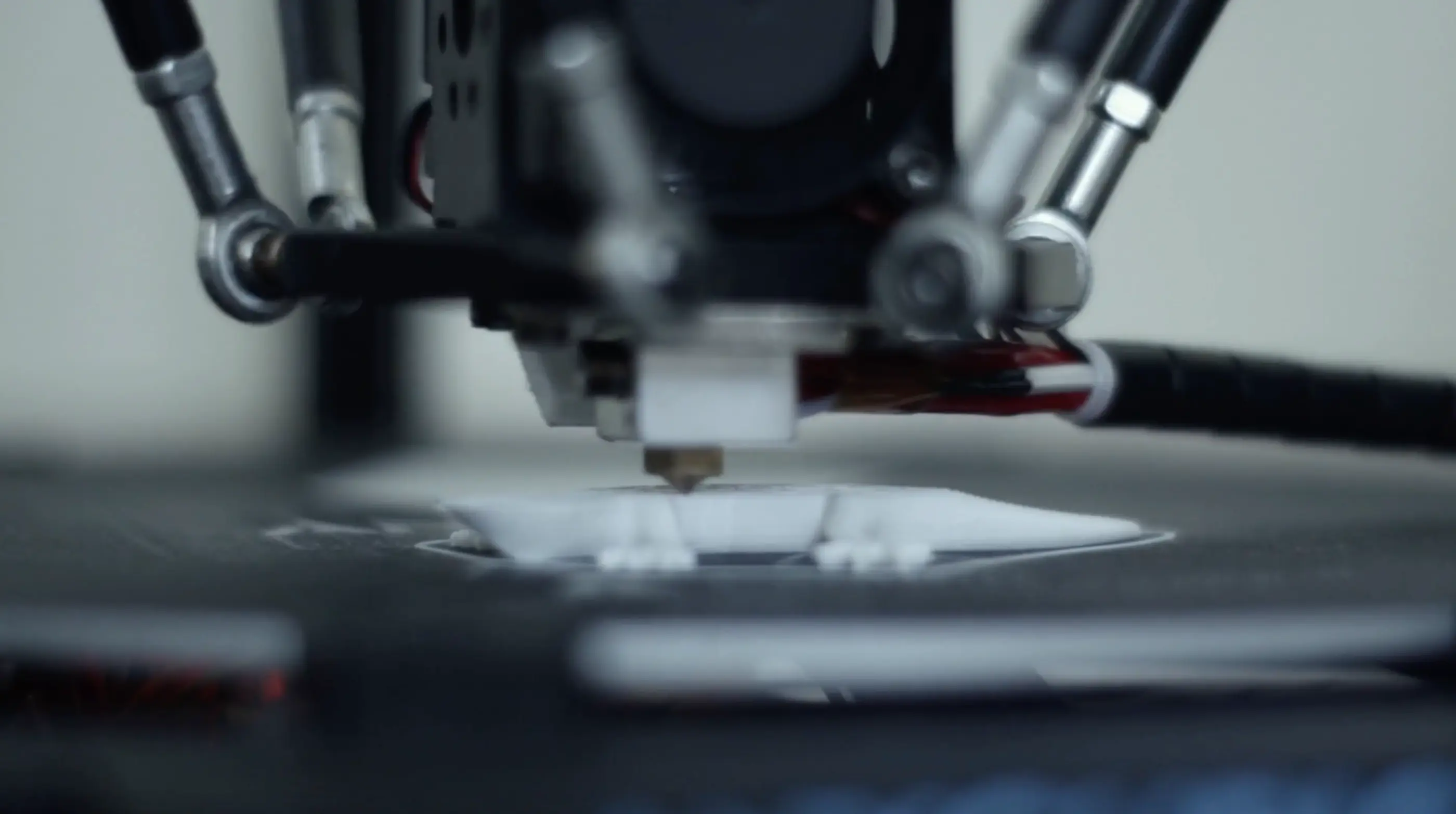 Modélisation 3D d'une pièce mécanique en cours de conception : lampe ancienne desing